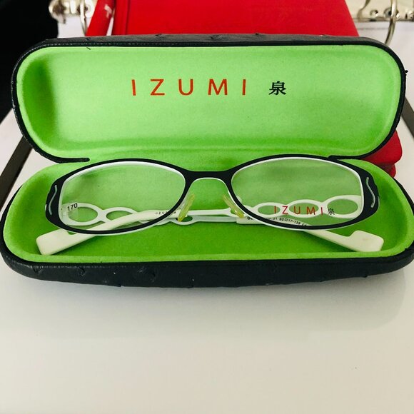 NWT-Izumi Women eyeglass frames black & white - Picture 1 of 10